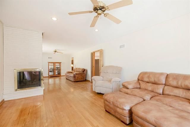 1008 W 85th Ter, Kansas City, MO 64114