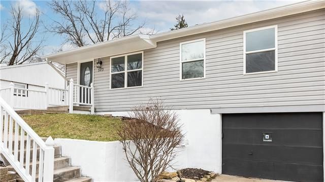 523 Caraway Pl, Lansing, KS 66043
