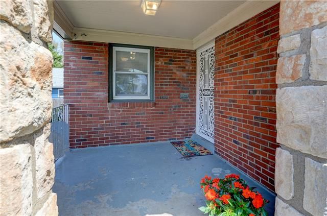1404 E 58th St, Kansas City, MO 64110