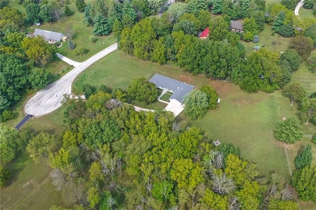 5451 W Gale Cir, Smithville, MO 64089
