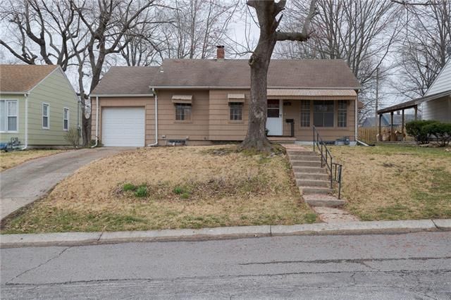 8331 Madison Ave, Kansas City, MO 64114