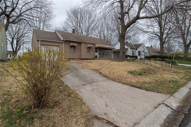 8331 Madison Ave, Kansas City, MO 64114