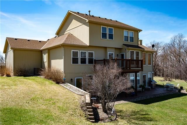 38606 E Midi Estates Dr, Lone Jack, MO 64070