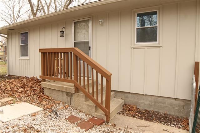 711 4th St, Belton, MO 64012