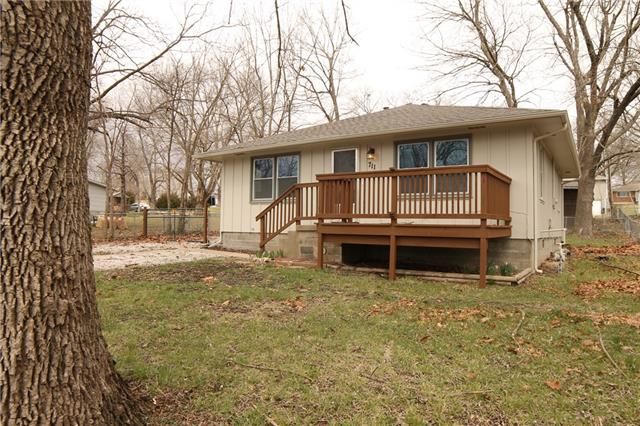 711 4th St, Belton, MO 64012