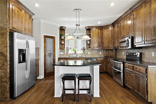 15720 Linden St, Overland Park, KS 66224