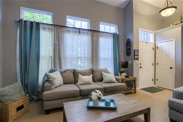 9653 N Adrian Pl, Kansas City, MO 64154