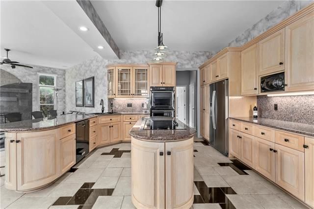 701 Silverleaf Pl, Lee's Summit, MO 64064
