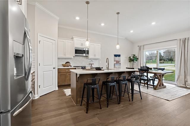 1522 SW Arbor Falls Dr, Lee's Summit, MO 64082