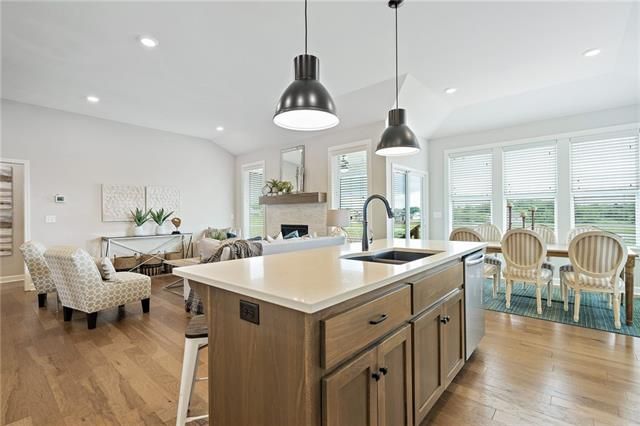 2954 SW Arboridge Dr, Lee's Summit, MO 64082