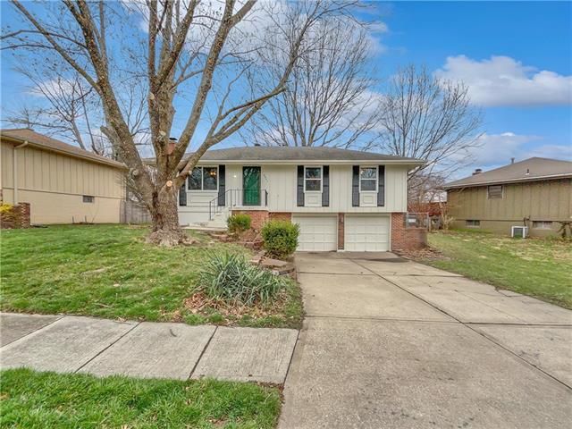 3602 Harbor Cir, Lee's Summit, MO 64082