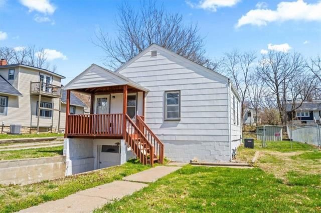 8515 Wayne St, Kansas City, MO 64131
