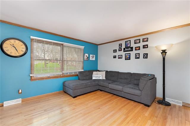 1158 NE 84th Ter, Kansas City, MO 64155