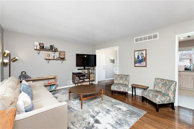 8000 E 89th St, Kansas City, MO 64138