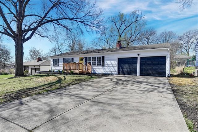 10122 Maple Dr, Overland Park, KS 66207
