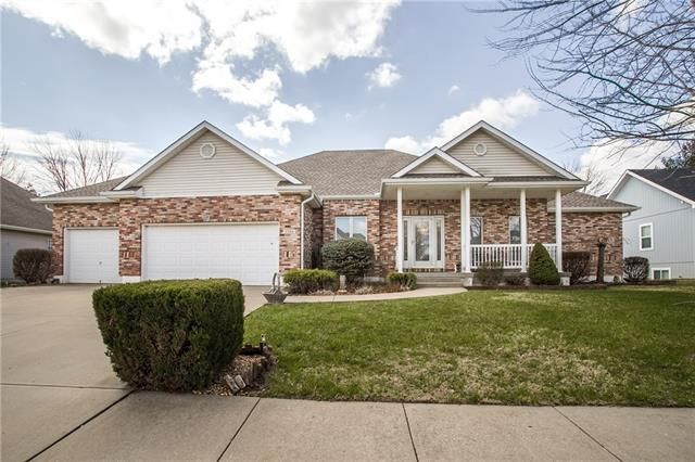 1209 Foxtail Dr, Grain Valley, MO 64029