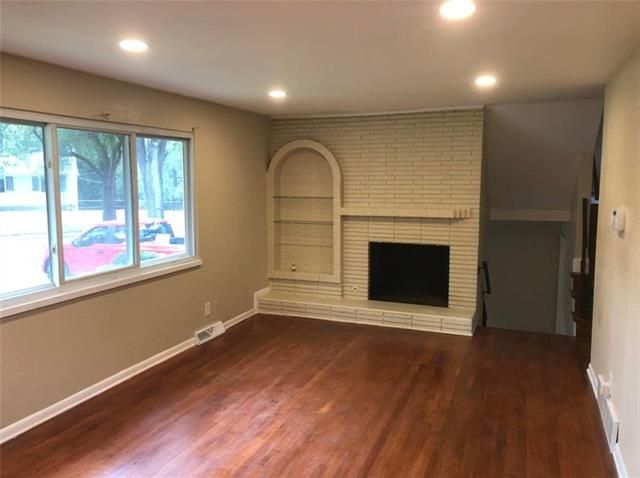 6902 E 86th St, Kansas City, MO 64138