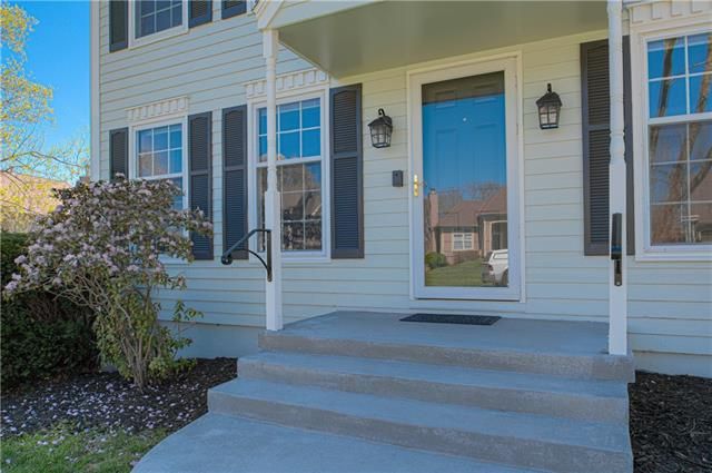 15809 Beverly St, Overland Park, KS 66223