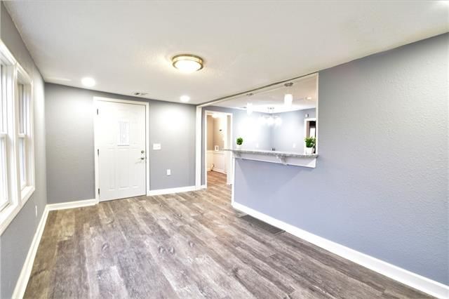 2709 E 80th St, Kansas City, MO 64132