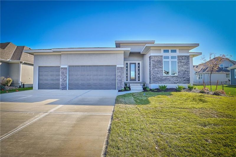 16653 S Lichtenauer Dr, Olathe, KS 66062