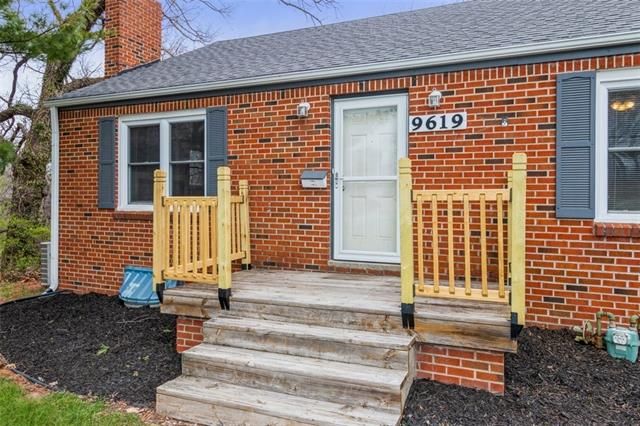 9619 Holmes Rd, Kansas City, MO 64131