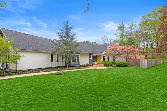 7990 W 114th Ter, Overland Park, KS 66210