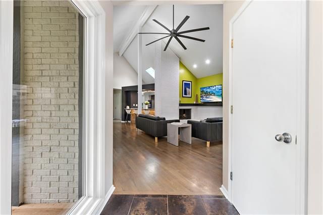 7990 W 114th Ter, Overland Park, KS 66210