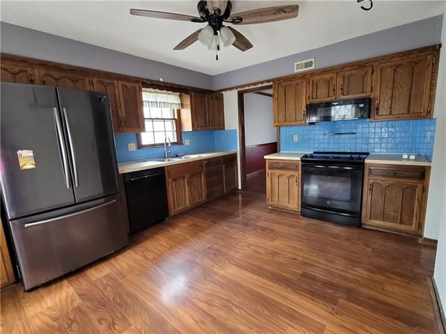 14714 S Locust St, Olathe, KS 66062