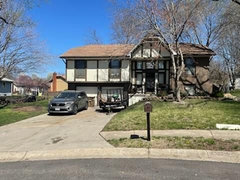 1704 Tweed Ct, Raymore, MO 64083