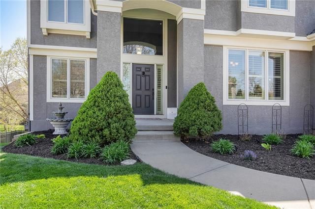 5311 W 165th Ter, Overland Park, KS 66085