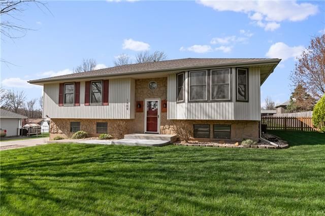 1406 NE 112th Ter, Kansas City, MO 64155