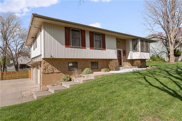 1406 NE 112th Ter, Kansas City, MO 64155