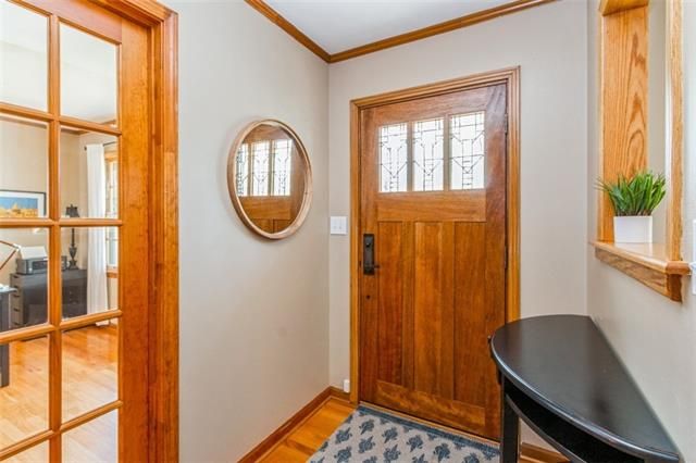 10401 Reeds Dr, Overland Park, KS 66207