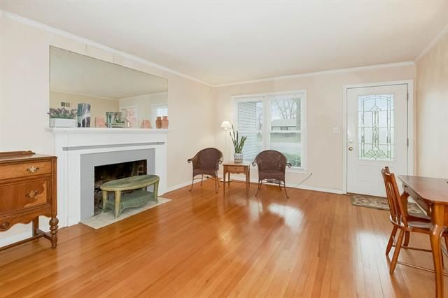 9 W 96th Ter, Kansas City, MO 64114