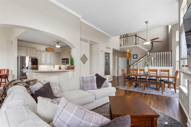 16166 Linden St, Overland Park, KS 66085