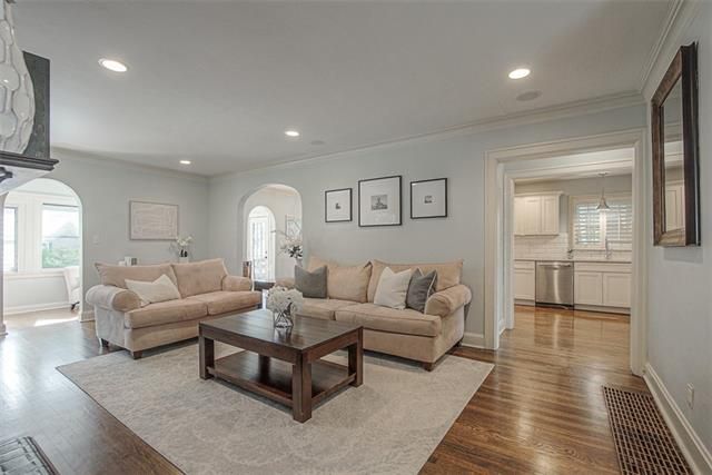 7 E 69th Ter, Kansas City, MO 64113