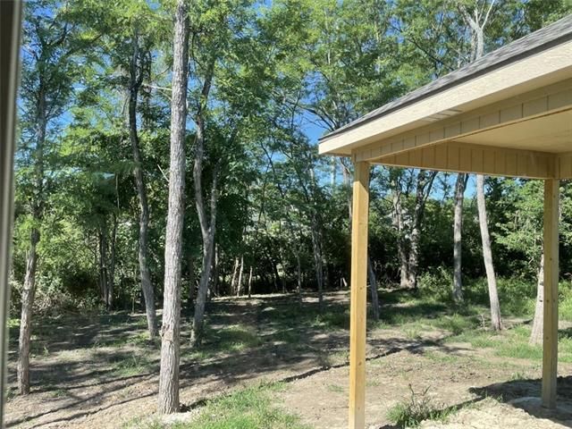 10320 N Flora Ave, Kansas City, MO 64155