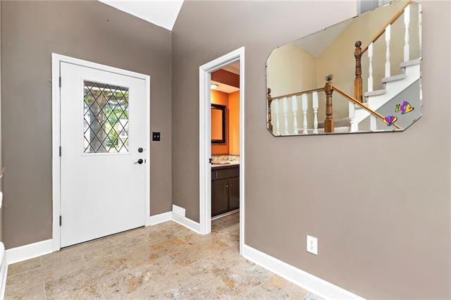 8042 Monrovia St, Lenexa, KS 66215
