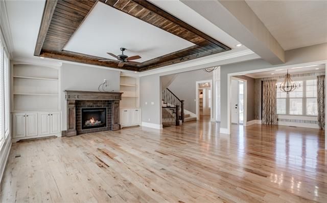 9517 W 164th St, Overland Park, KS 66085