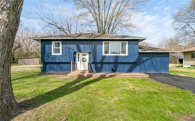 26 S 76th St, Kansas City, KS 66111