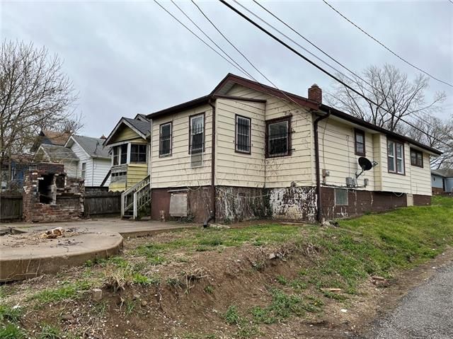 3600 E 57th St, Kansas City, MO 64130