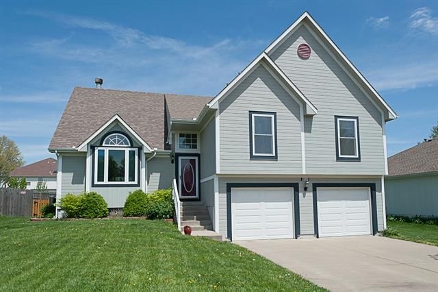 808 SE 14th St, Lee's Summit, MO 64081