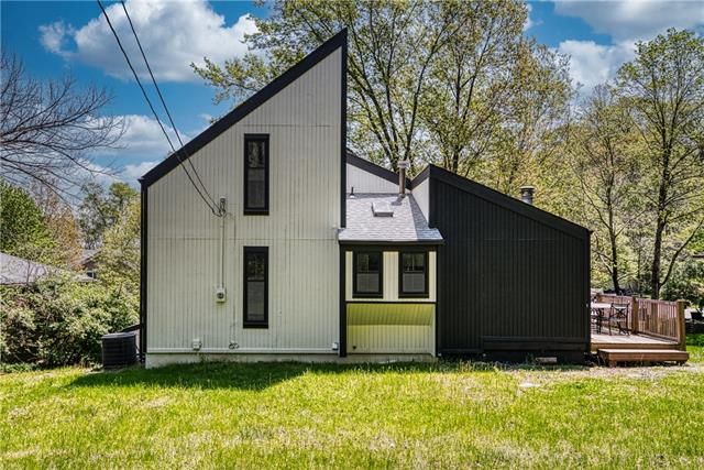 418 N Eugene Field Rd, Kansas City, MO 64119