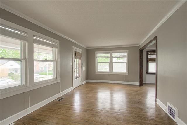 729 E 72nd Ter, Kansas City, MO 64131