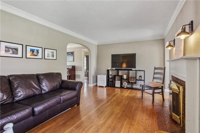 11 NE 82 St, Kansas City, MO 64118
