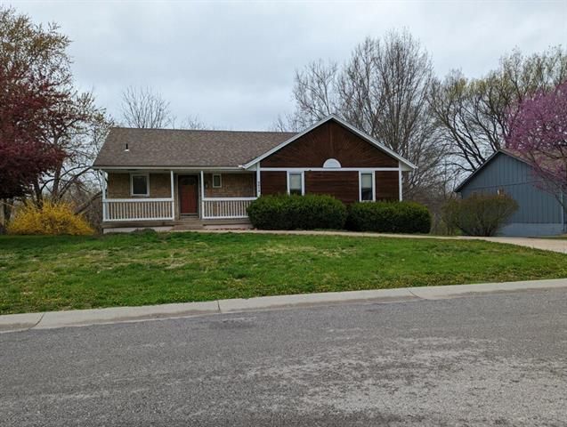 2014 NE Concord St, Lee's Summit, MO 64086
