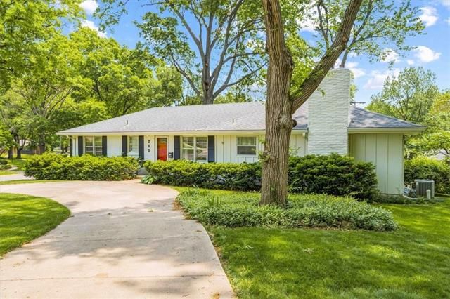 215 E 110th St, Kansas City, MO 64114