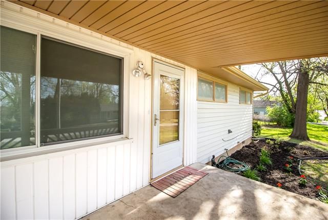 6904 E 69th St, Kansas City, MO 64133