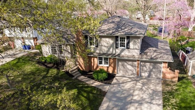 9432 Connell Dr, Overland Park, KS 66212