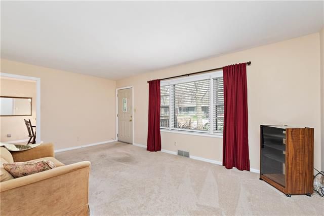 7444 Beverly St, Overland Park, KS 66204